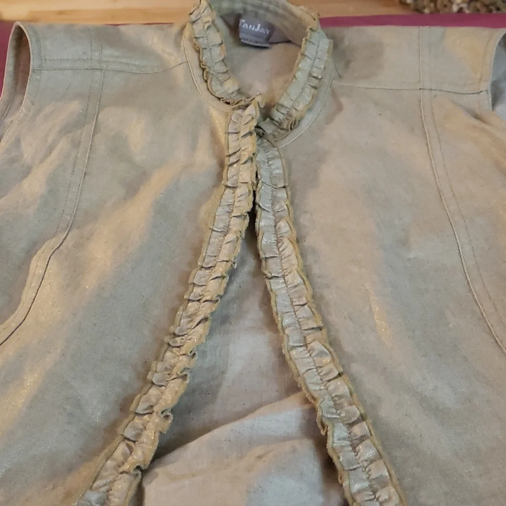 Vest - Picture 4 of 6